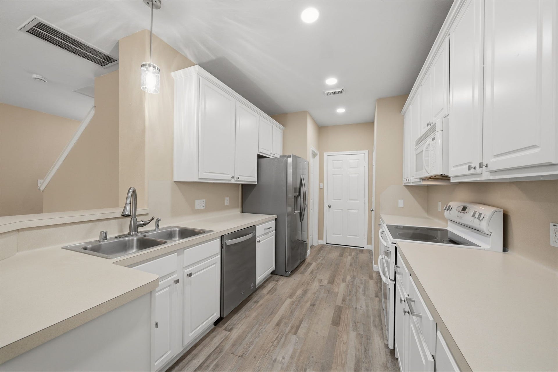 30 Blue Creek Place, The Woodlands, TX 77382 Freshly painted kitchen cabinetry and again, new luxury vinyl flooring.