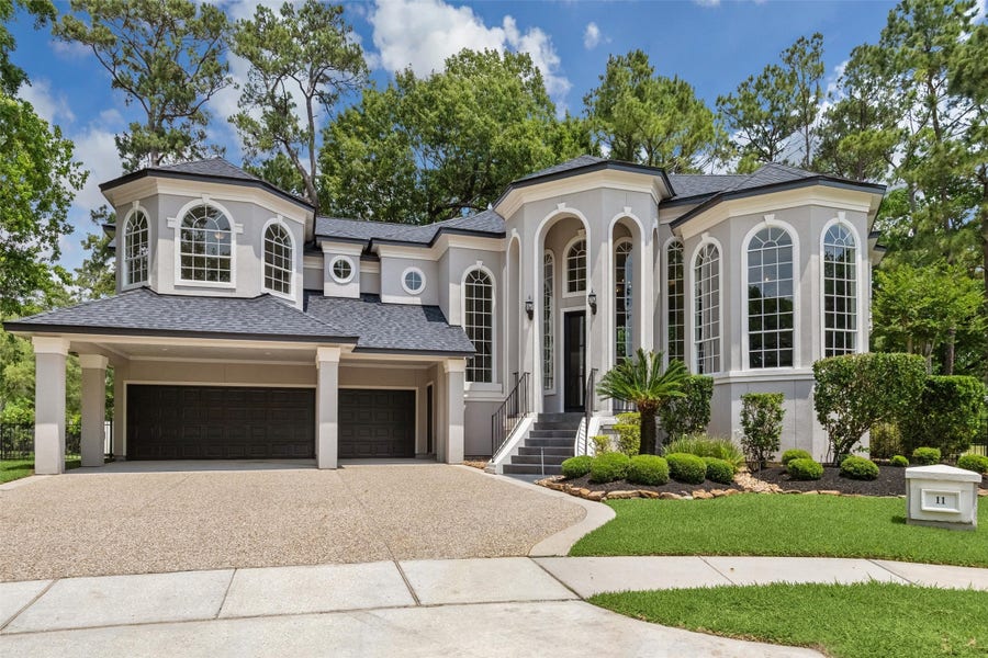 Property photo for 11 Twin Greens Court, Houston, TX