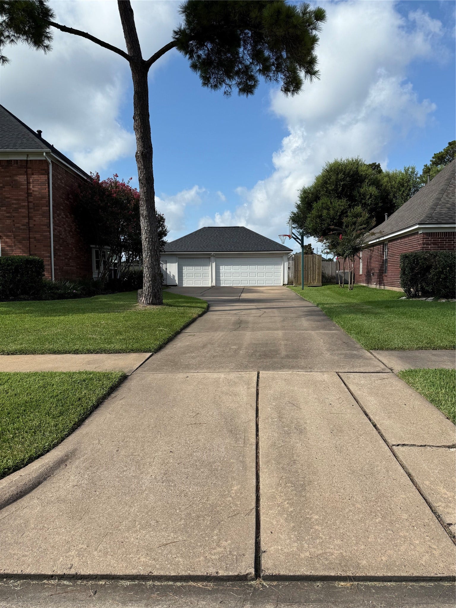 Long driveway allows for additional parking