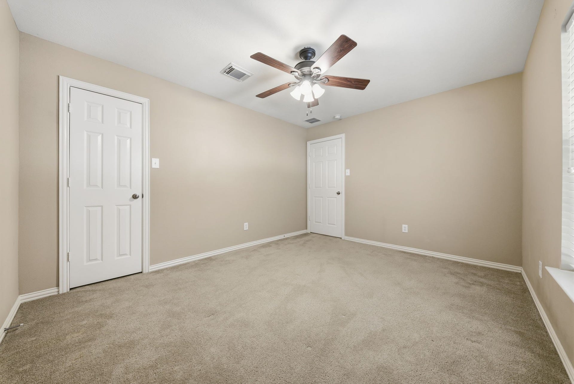 *VIRTUALLY STAGED 3RD BEDROOM*