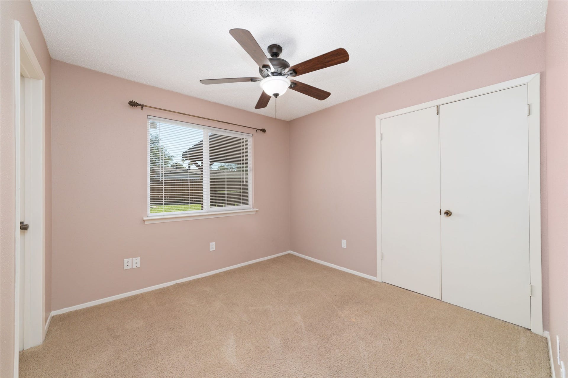 7235 Londres Drive, Houston, TX 77083 7235 Londres Drive, Houston, TX 77083