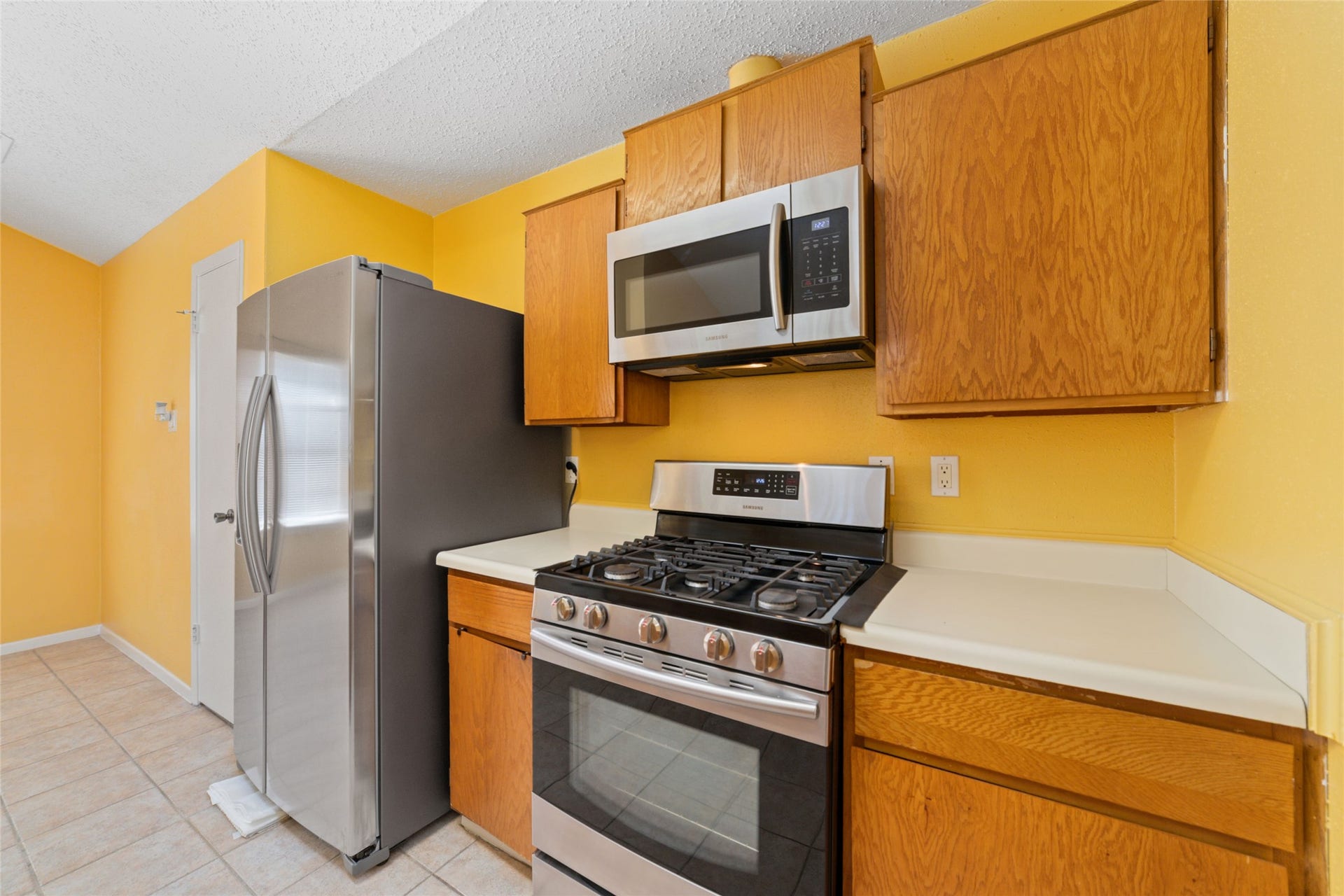 7235 Londres Drive, Houston, TX 77083 7235 Londres Drive, Houston, TX 77083