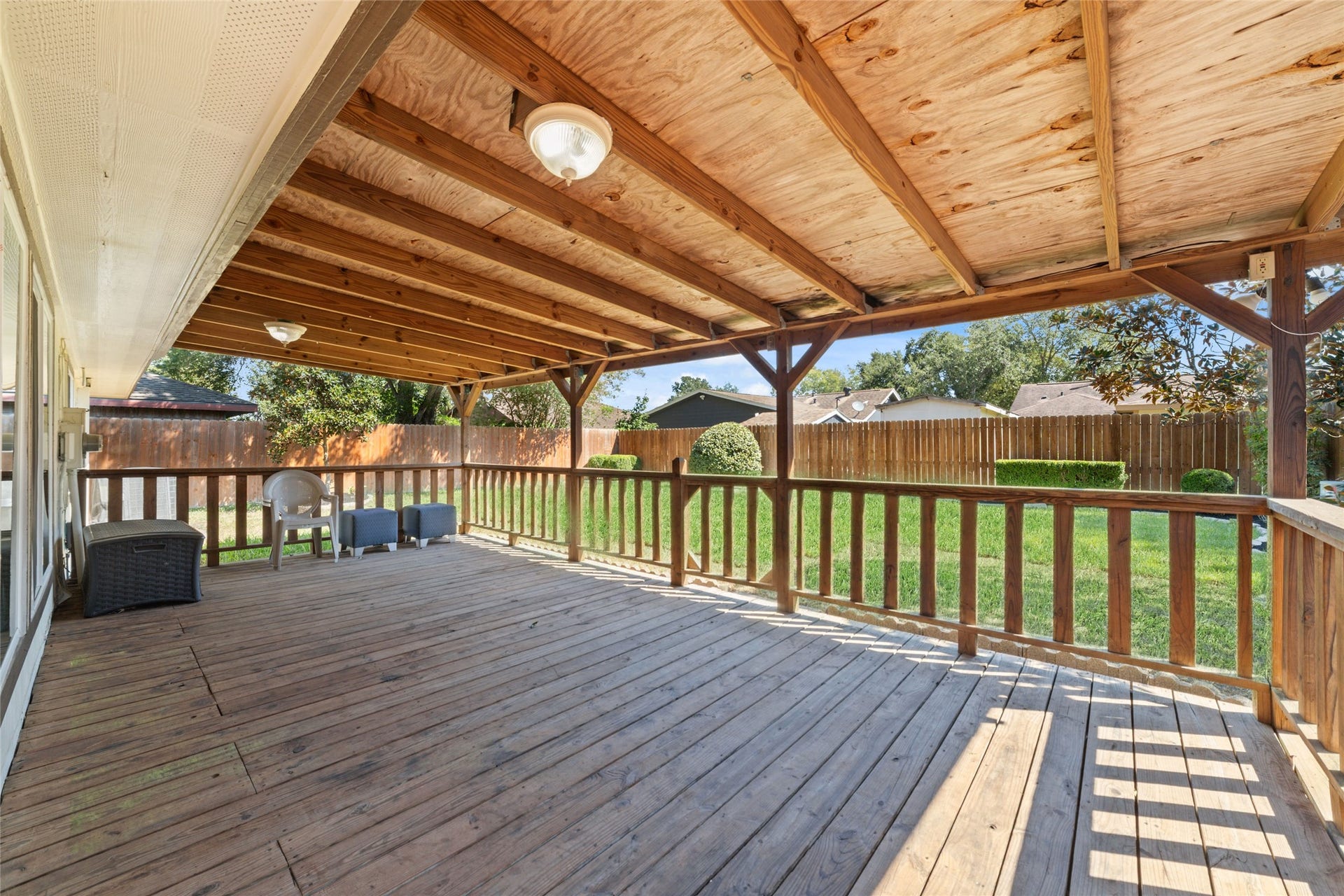 7235 Londres Drive, Houston, TX 77083 7235 Londres Drive, Houston, TX 77083
