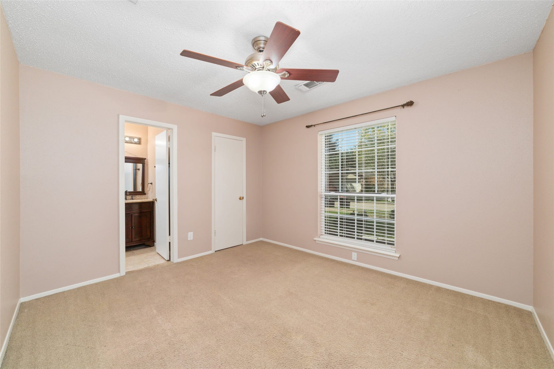 7235 Londres Drive, Houston, TX 77083 7235 Londres Drive, Houston, TX 77083