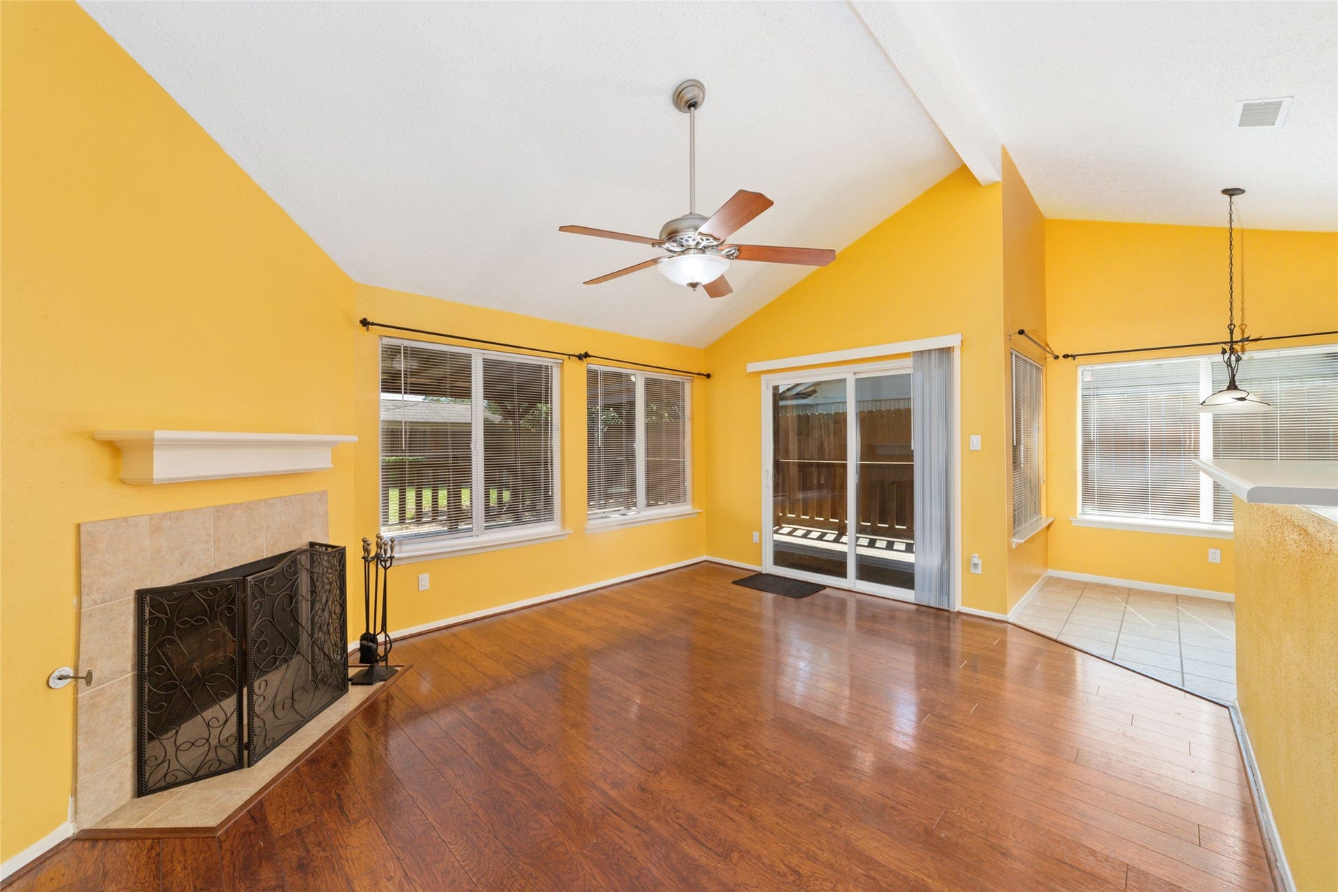 7235 Londres Drive, Houston, TX 77083 7235 Londres Drive, Houston, TX 77083