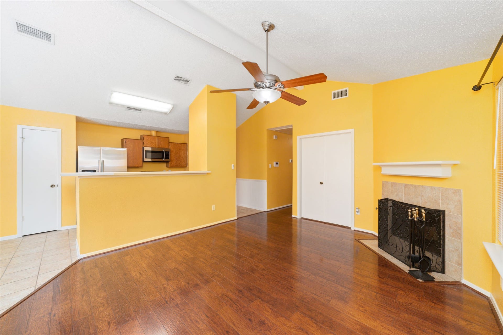 7235 Londres Drive, Houston, TX 77083 7235 Londres Drive, Houston, TX 77083
