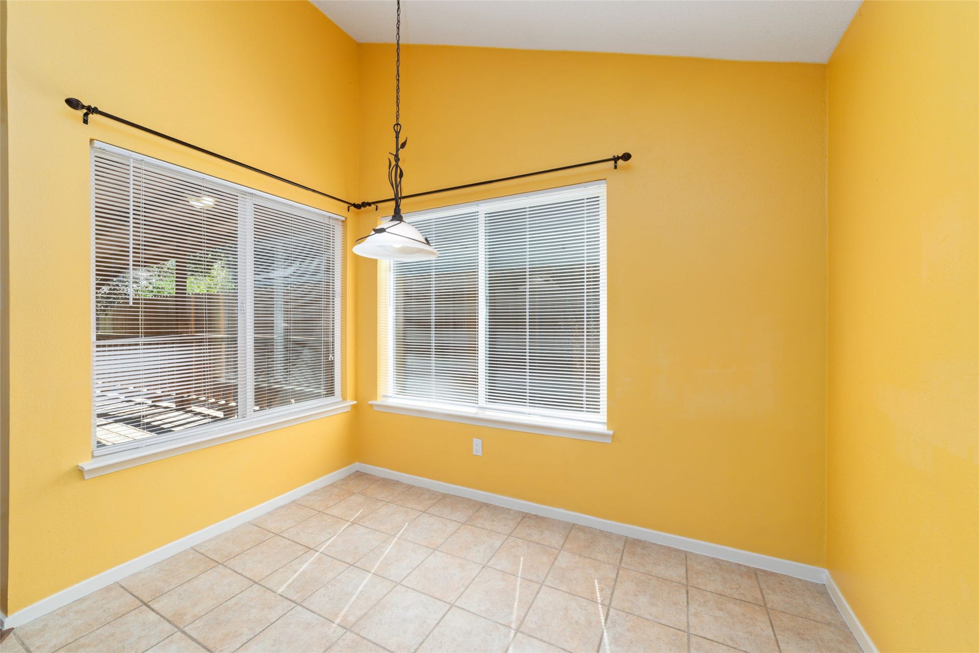 7235 Londres Drive, Houston, TX 77083 7235 Londres Drive, Houston, TX 77083