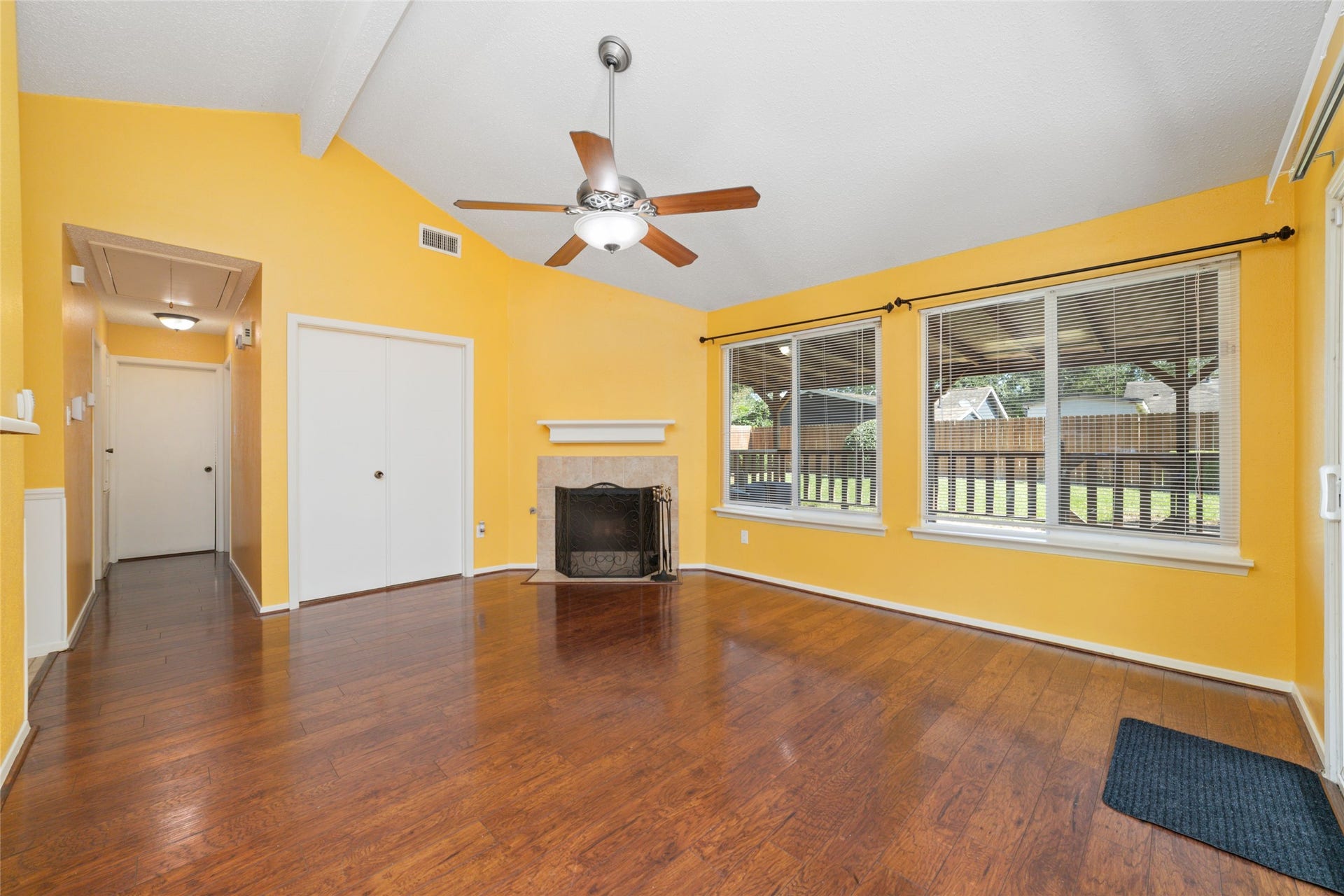 7235 Londres Drive, Houston, TX 77083 7235 Londres Drive, Houston, TX 77083