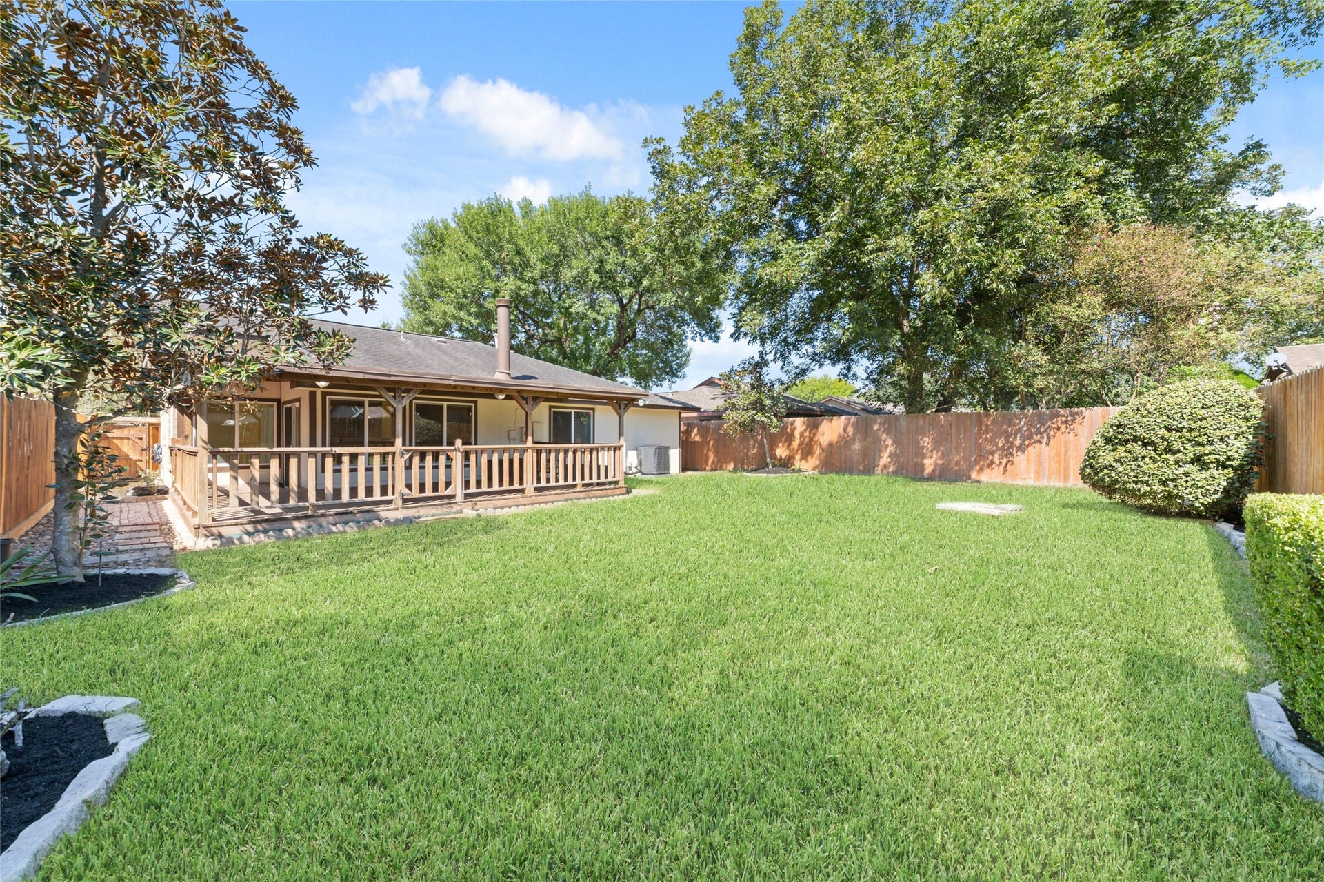 7235 Londres Drive, Houston, TX 77083 7235 Londres Drive, Houston, TX 77083