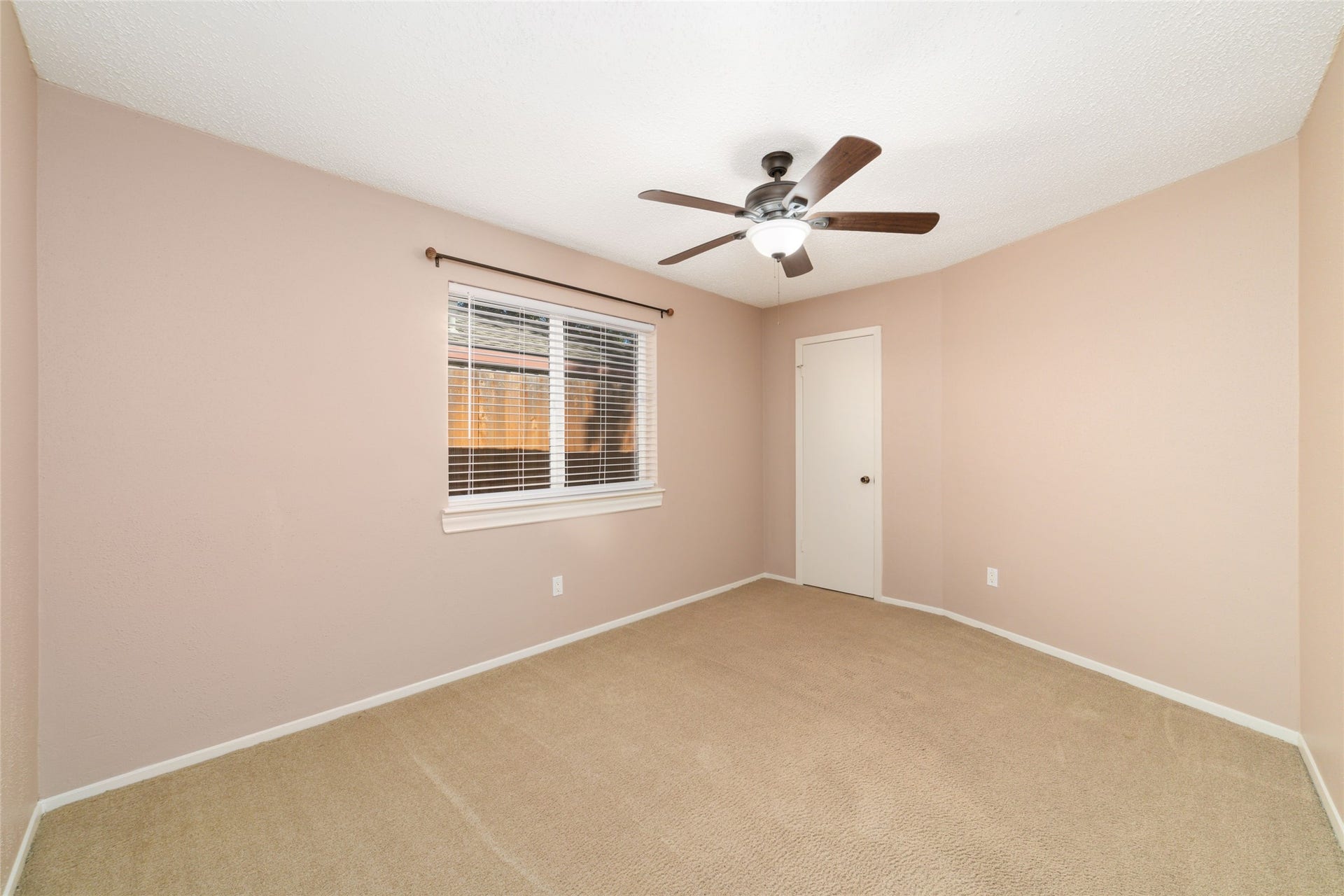 7235 Londres Drive, Houston, TX 77083 7235 Londres Drive, Houston, TX 77083