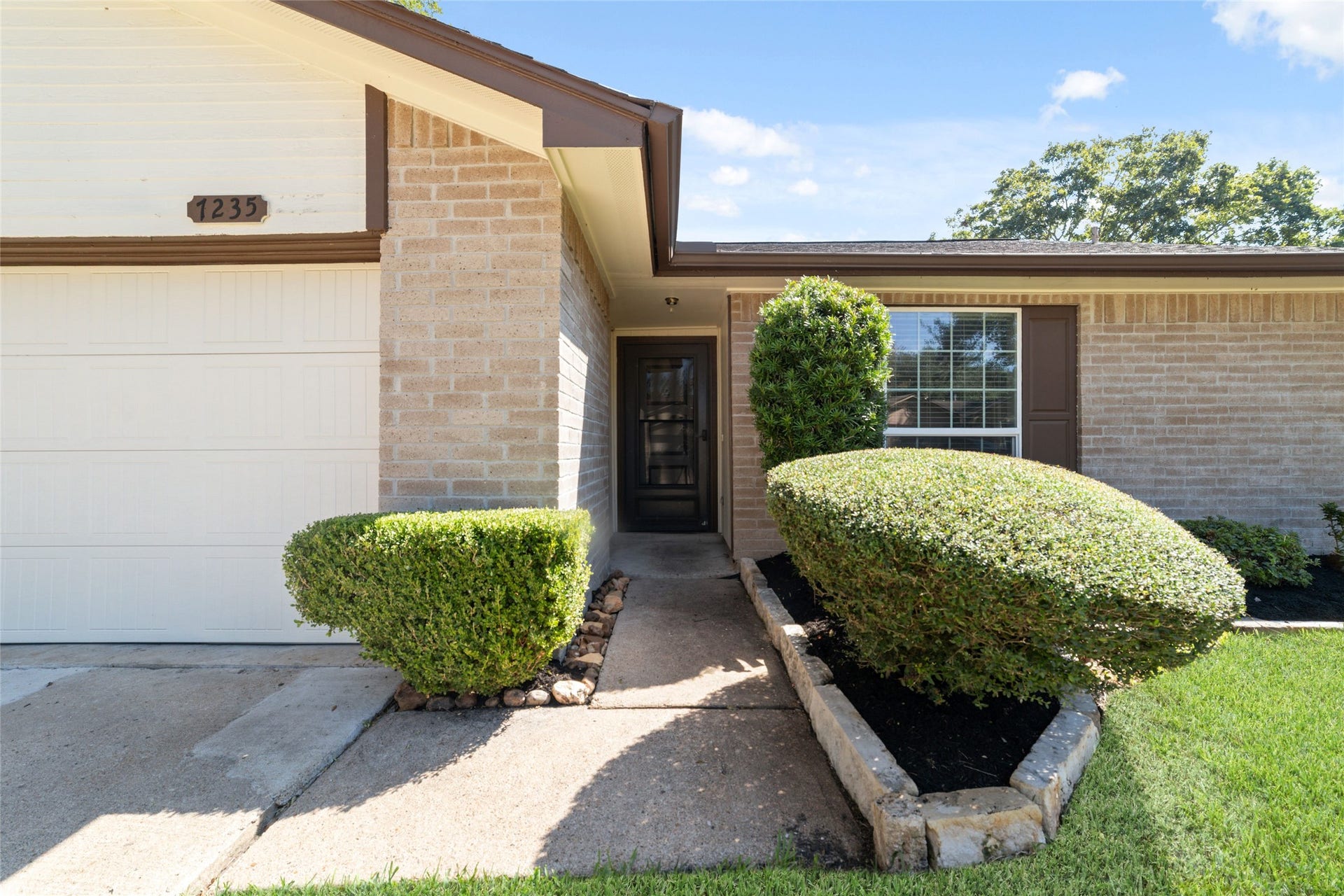 7235 Londres Drive, Houston, TX 77083 7235 Londres Drive, Houston, TX 77083