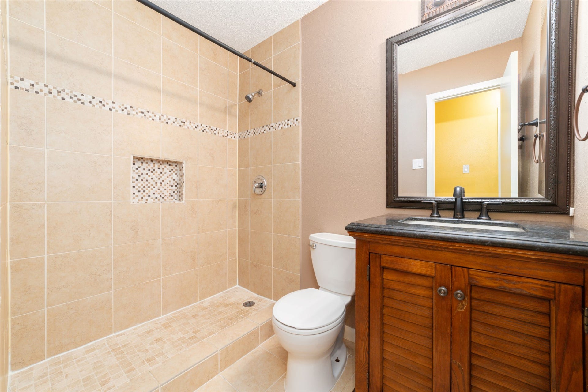 7235 Londres Drive, Houston, TX 77083 7235 Londres Drive, Houston, TX 77083