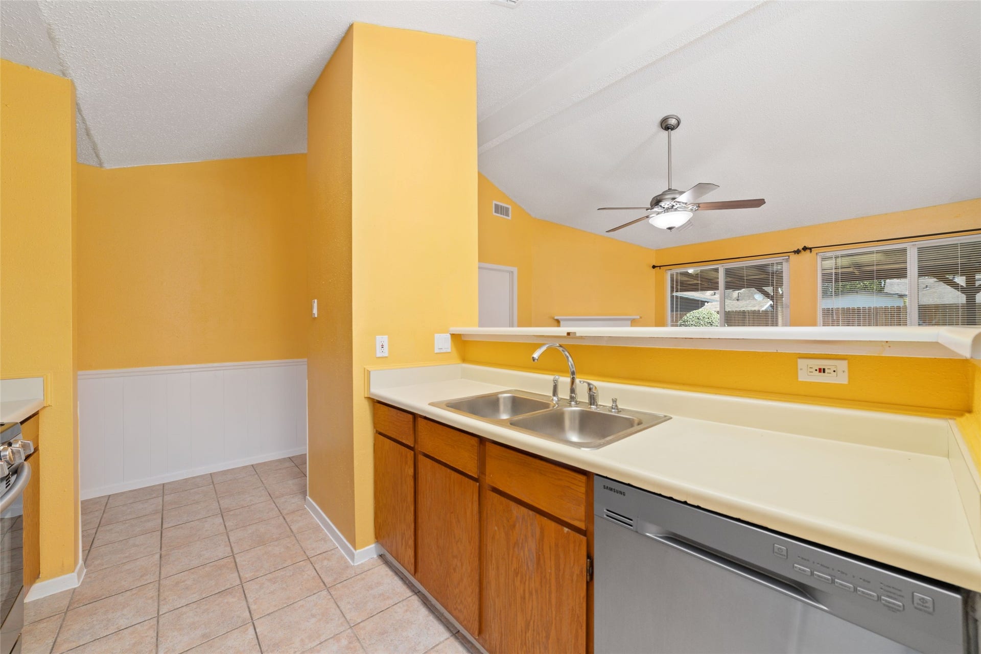 7235 Londres Drive, Houston, TX 77083 7235 Londres Drive, Houston, TX 77083