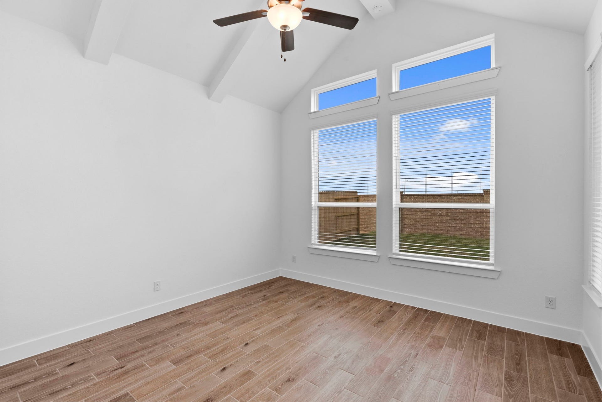 4709 Barkley Cove Drive, Texas City, TX 77591 Photos are REPRESENTATIVE of the home /floor plan and are NOT of the actual home. Selections, features, and room options vary.