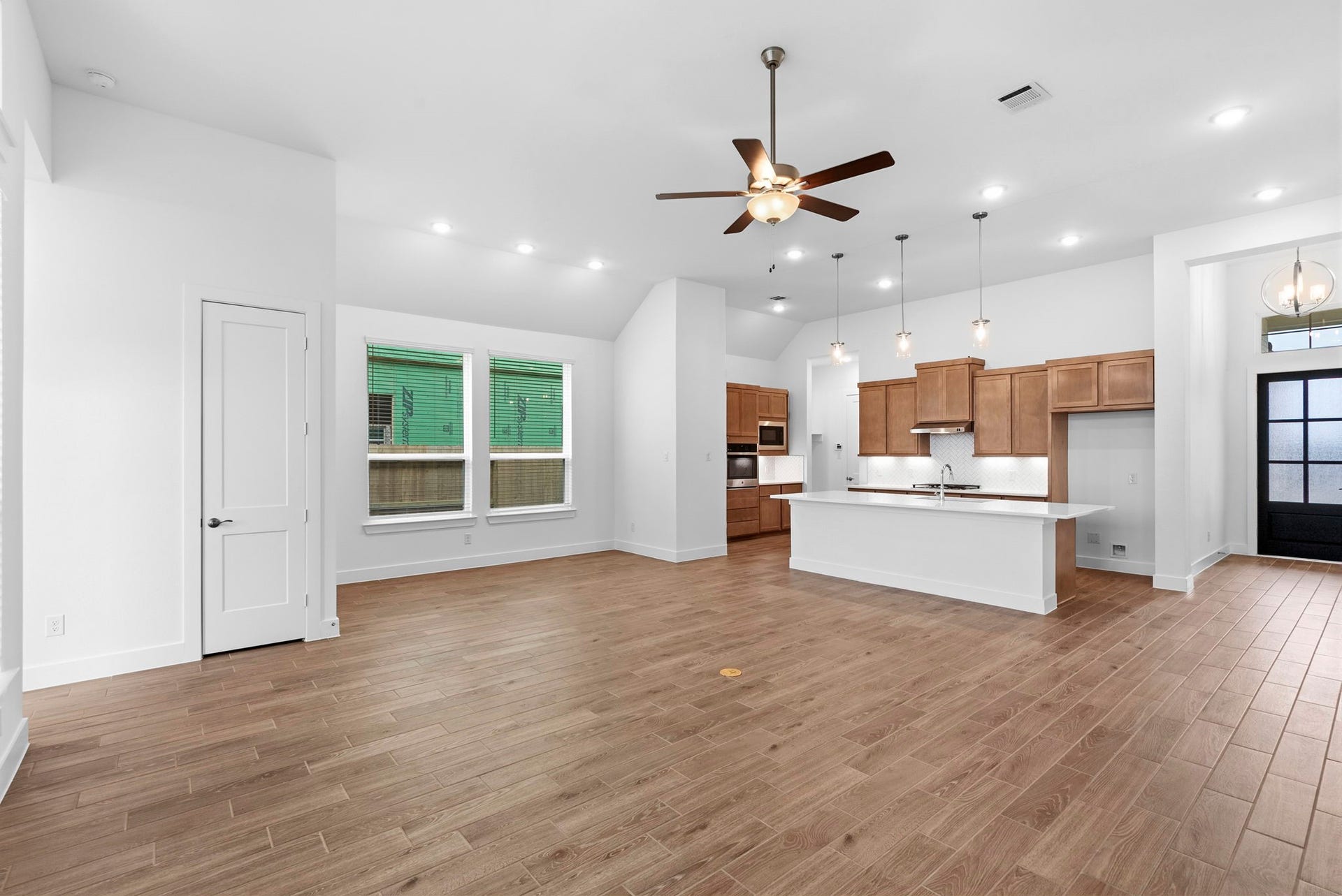 4709 Barkley Cove Drive, Texas City, TX 77591 Photos are REPRESENTATIVE of the home /floor plan and are NOT of the actual home. Selections, features, and room options vary.
