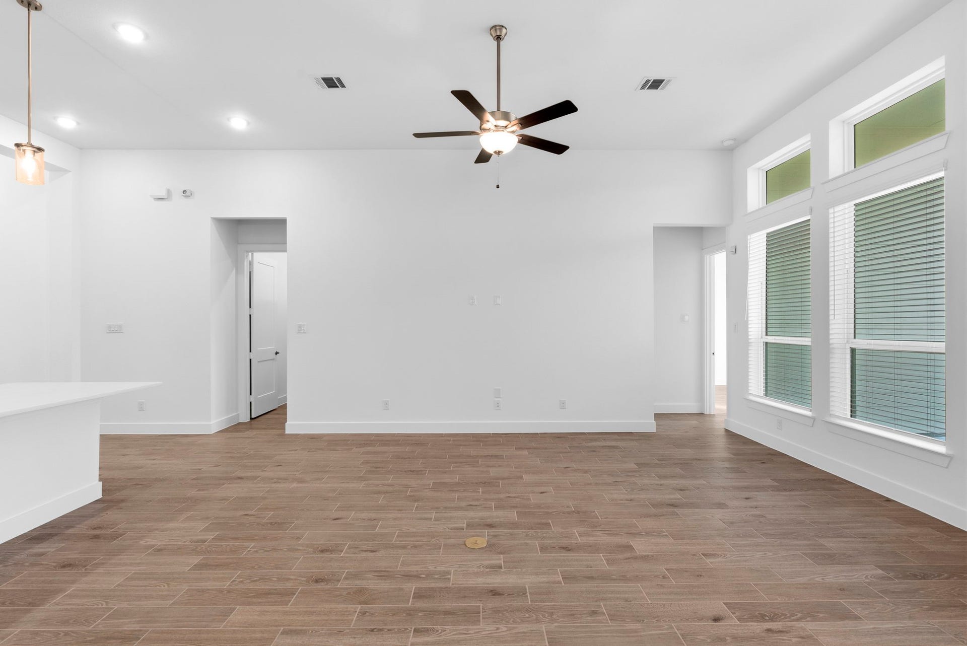 4709 Barkley Cove Drive, Texas City, TX 77591 Photos are REPRESENTATIVE of the home /floor plan and are NOT of the actual home. Selections, features, and room options vary.