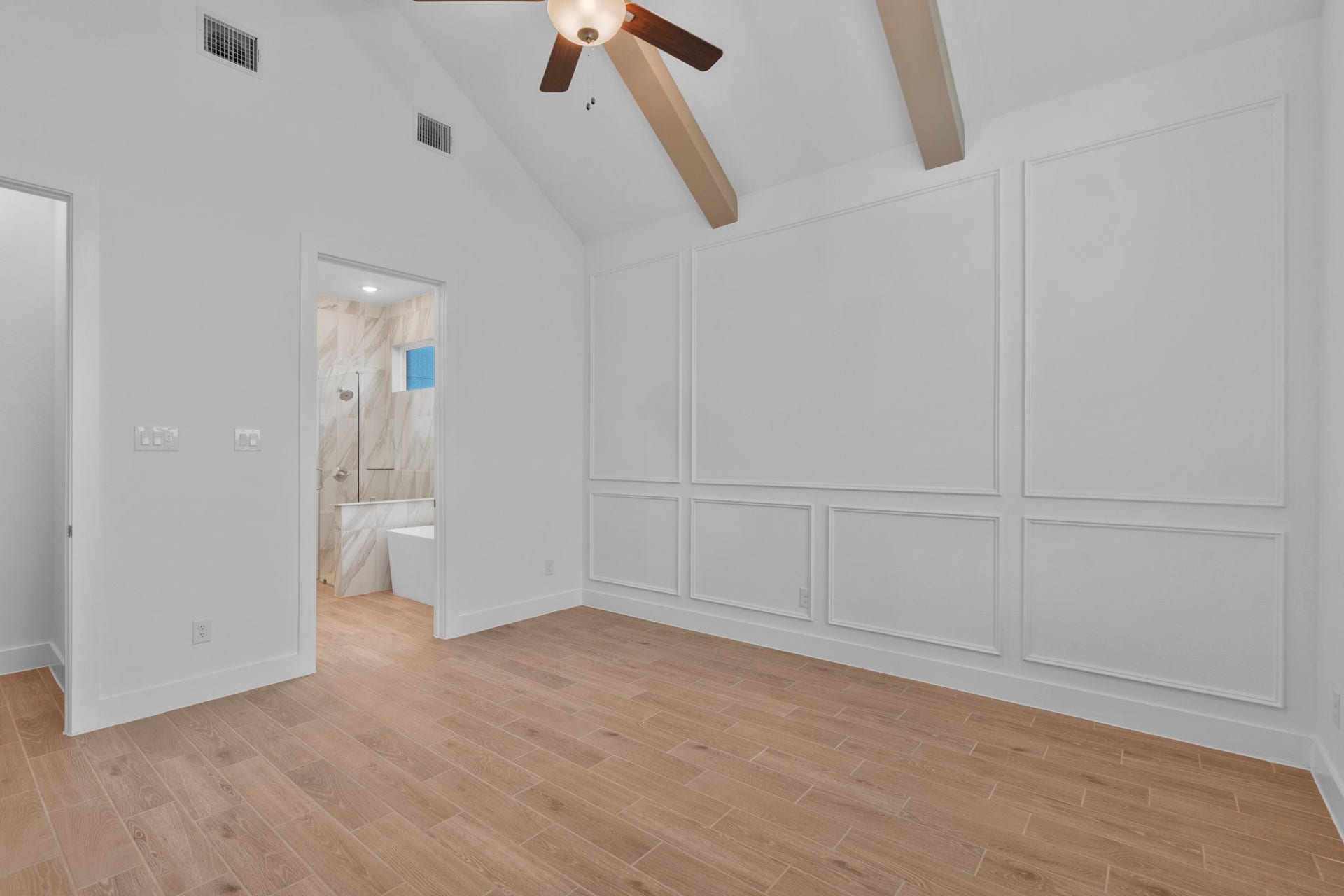 4709 Barkley Cove Drive, Texas City, TX 77591 Photos are REPRESENTATIVE of the home /floor plan and are NOT of the actual home. Selections, features, and room options vary.