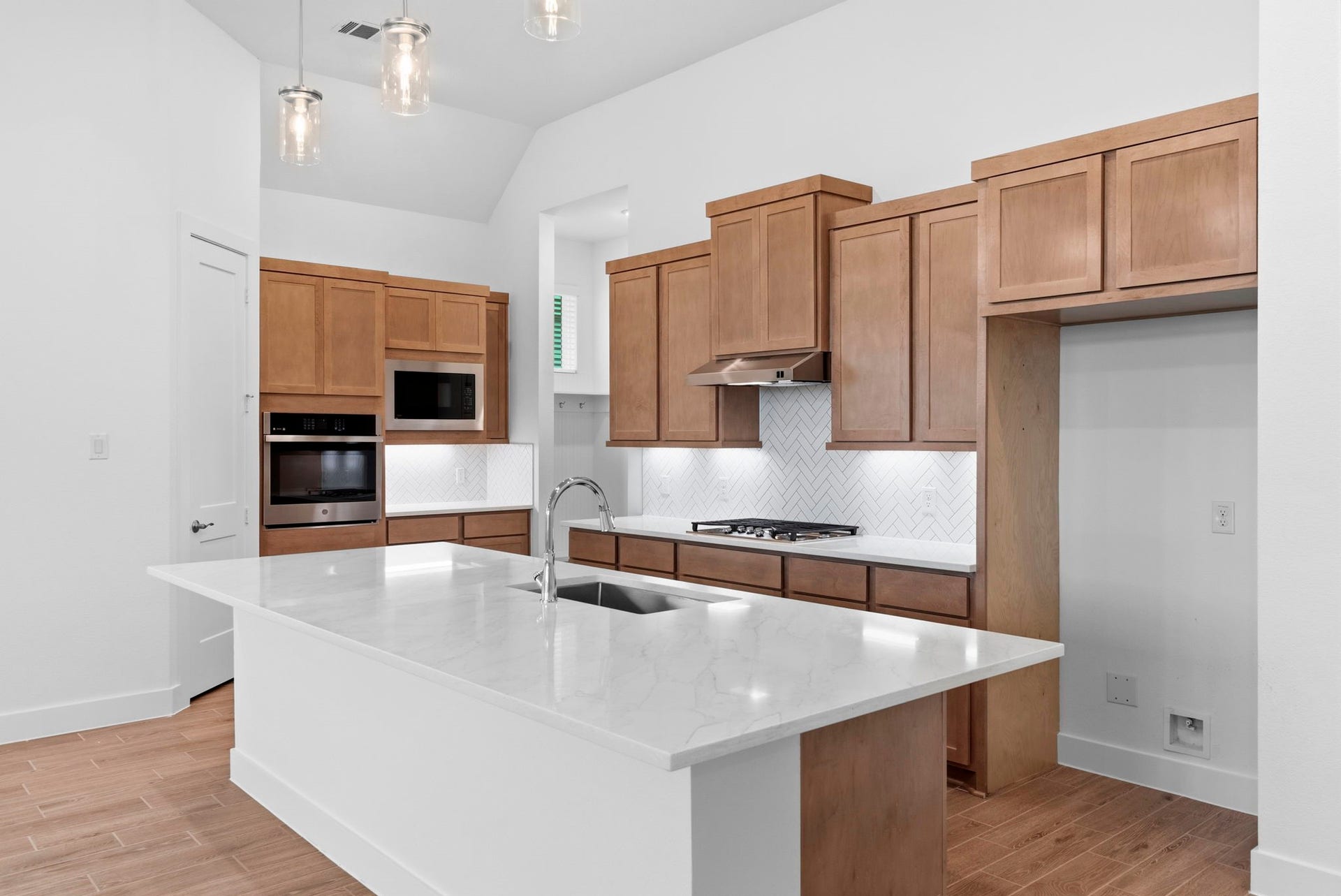 4709 Barkley Cove Drive, Texas City, TX 77591 Photos are REPRESENTATIVE of the home /floor plan and are NOT of the actual home. Selections, features, and room options vary.