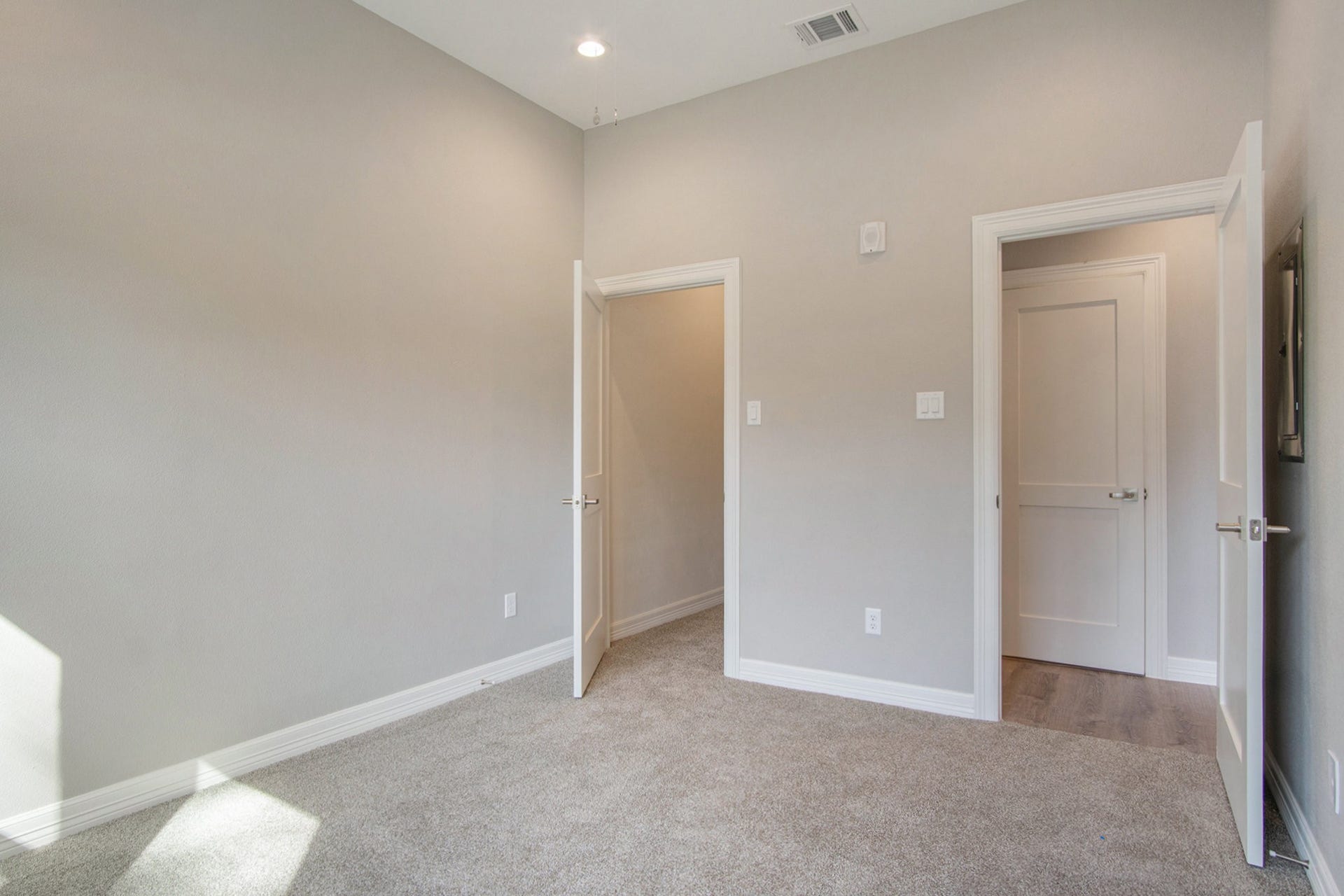 5262 Ella Boulevard, #100A, Houston, TX 77018