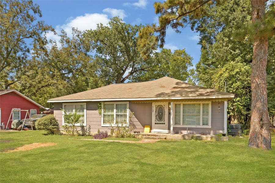 Property photo for 117 Pecan Drive, Baytown, TX