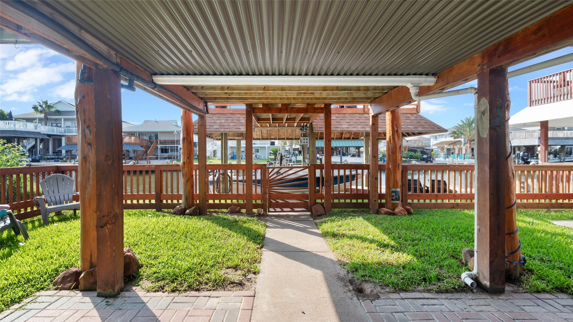 261 Barracuda Street, Bayou Vista, TX 77563