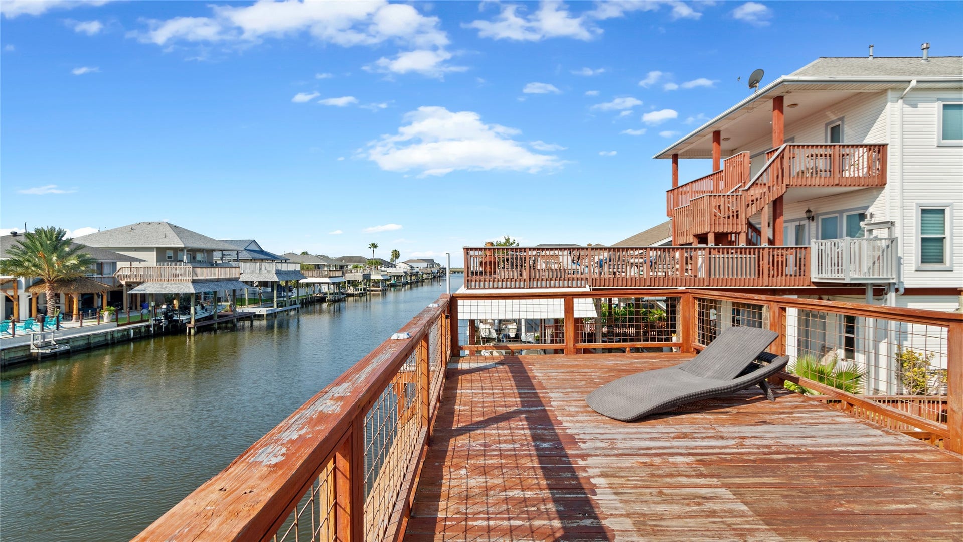 261 Barracuda Street, Bayou Vista, TX 77563