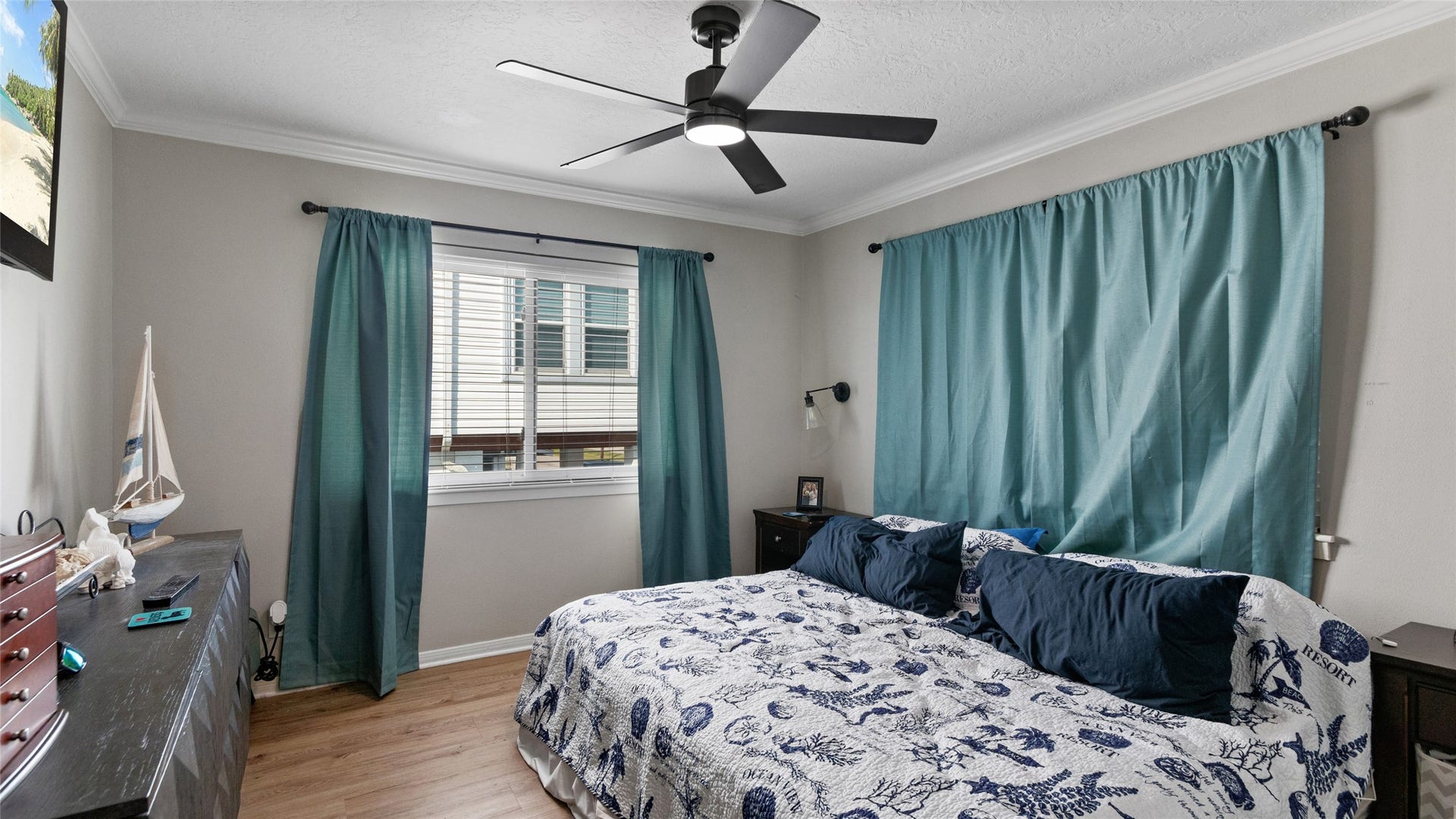 261 Barracuda Street, Bayou Vista, TX 77563
