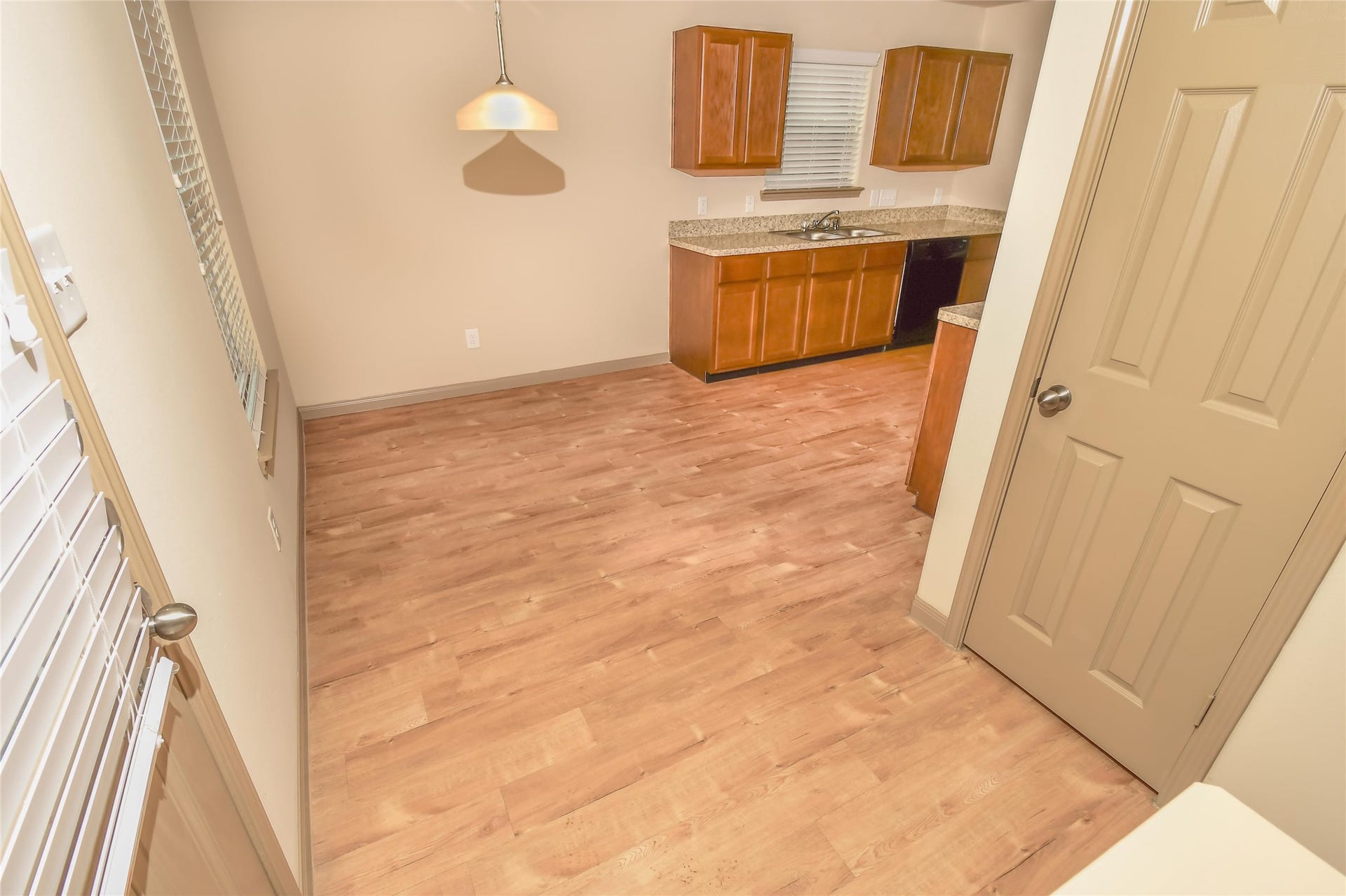 2307 Kolby Way, Houston, TX 77073 Photos may be representative of the floor plan and not the exact home. Finishes, layout, and features of the actual property for lease may vary.