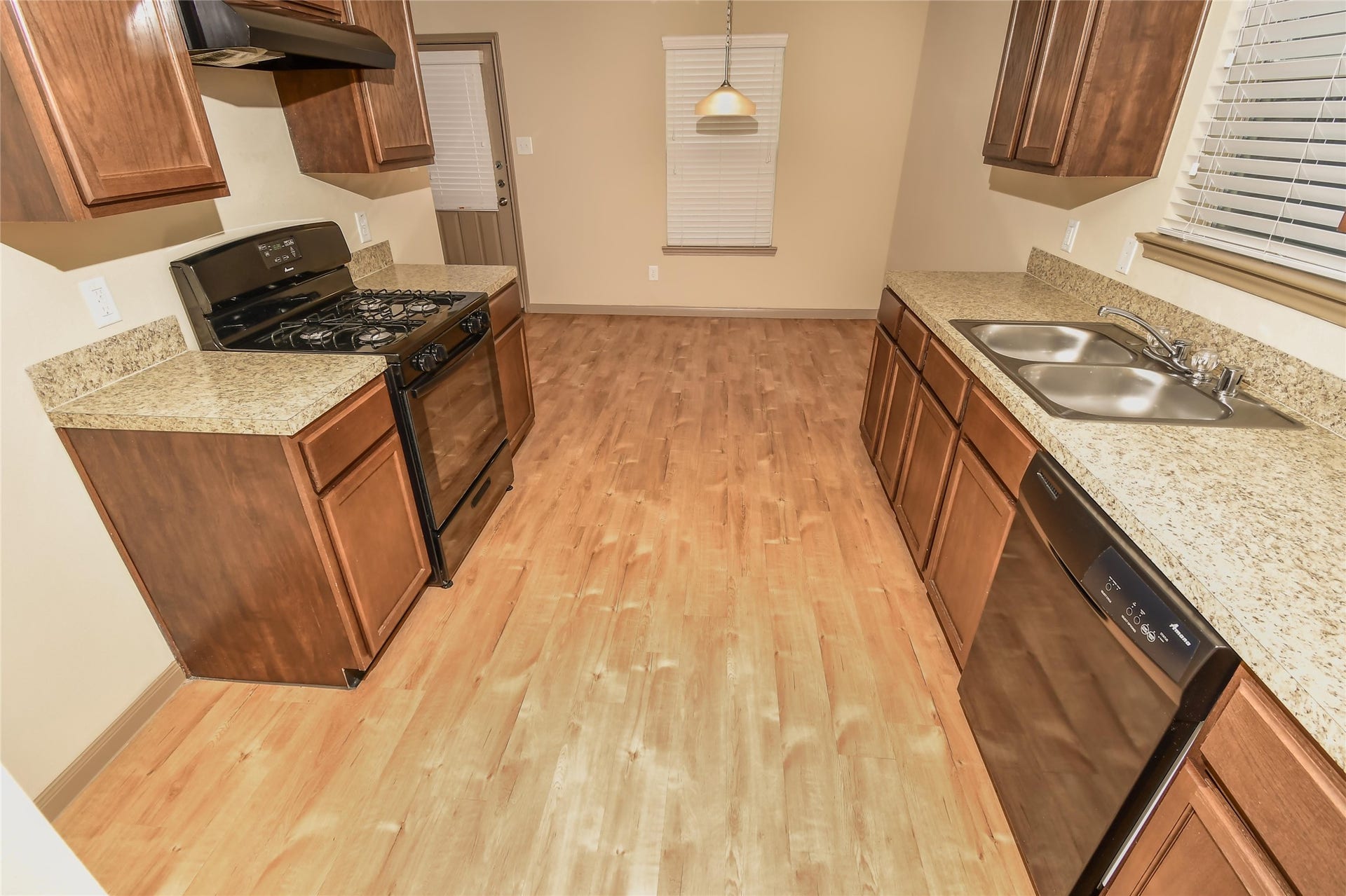2307 Kolby Way, Houston, TX 77073 Photos may be representative of the floor plan and not the exact home. Finishes, layout, and features of the actual property for lease may vary.