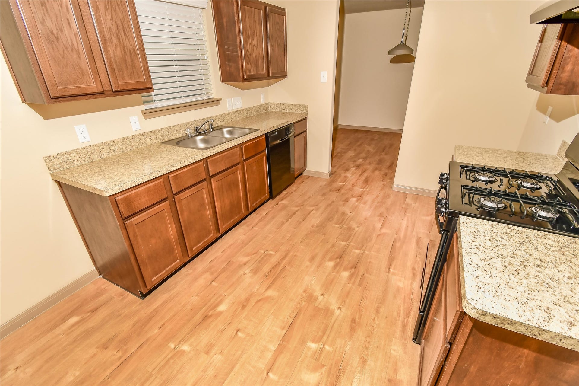 2307 Kolby Way, Houston, TX 77073 Photos may be representative of the floor plan and not the exact home. Finishes, layout, and features of the actual property for lease may vary.