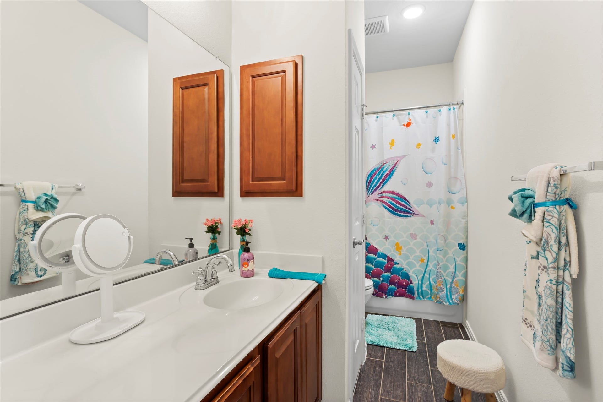 1995 Brentwood Drive, Alvin, TX 77511 1995 Brentwood Drive, Alvin, TX 77511