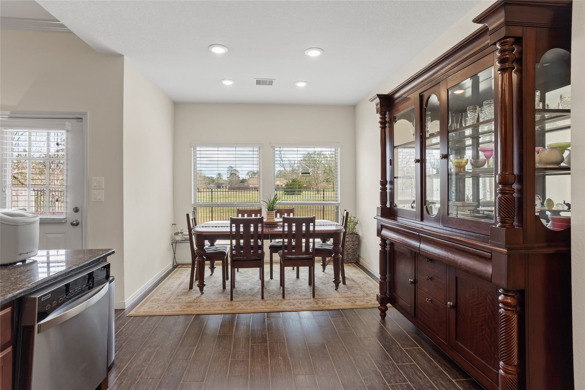 1995 Brentwood Drive, Alvin, TX 77511 1995 Brentwood Drive, Alvin, TX 77511