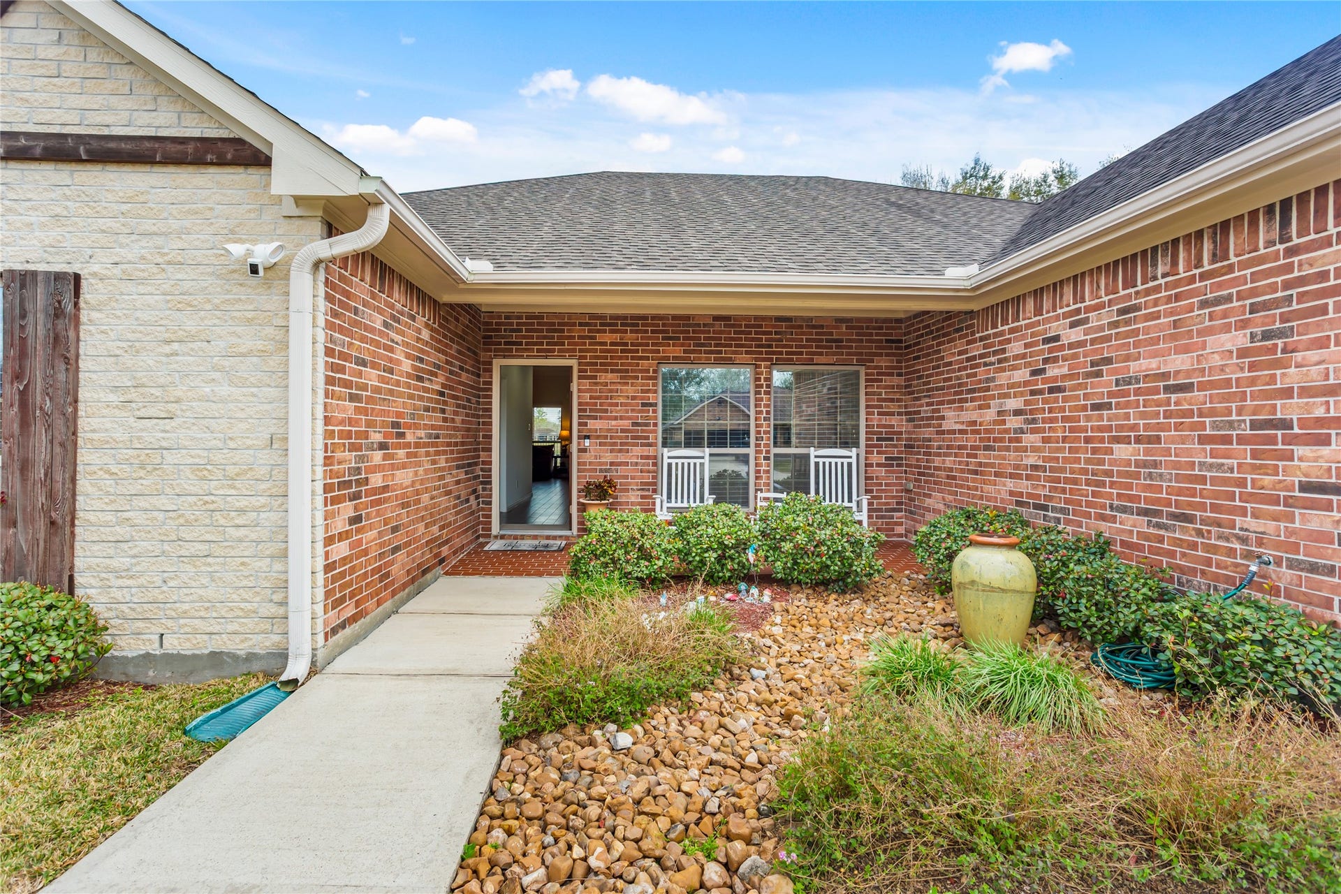 1995 Brentwood Drive, Alvin, TX 77511 1995 Brentwood Drive, Alvin, TX 77511