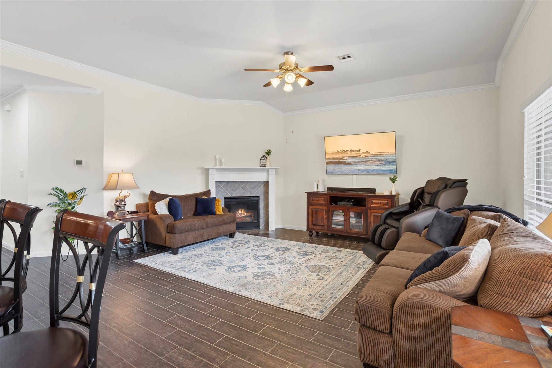 1995 Brentwood Drive, Alvin, TX 77511 1995 Brentwood Drive, Alvin, TX 77511