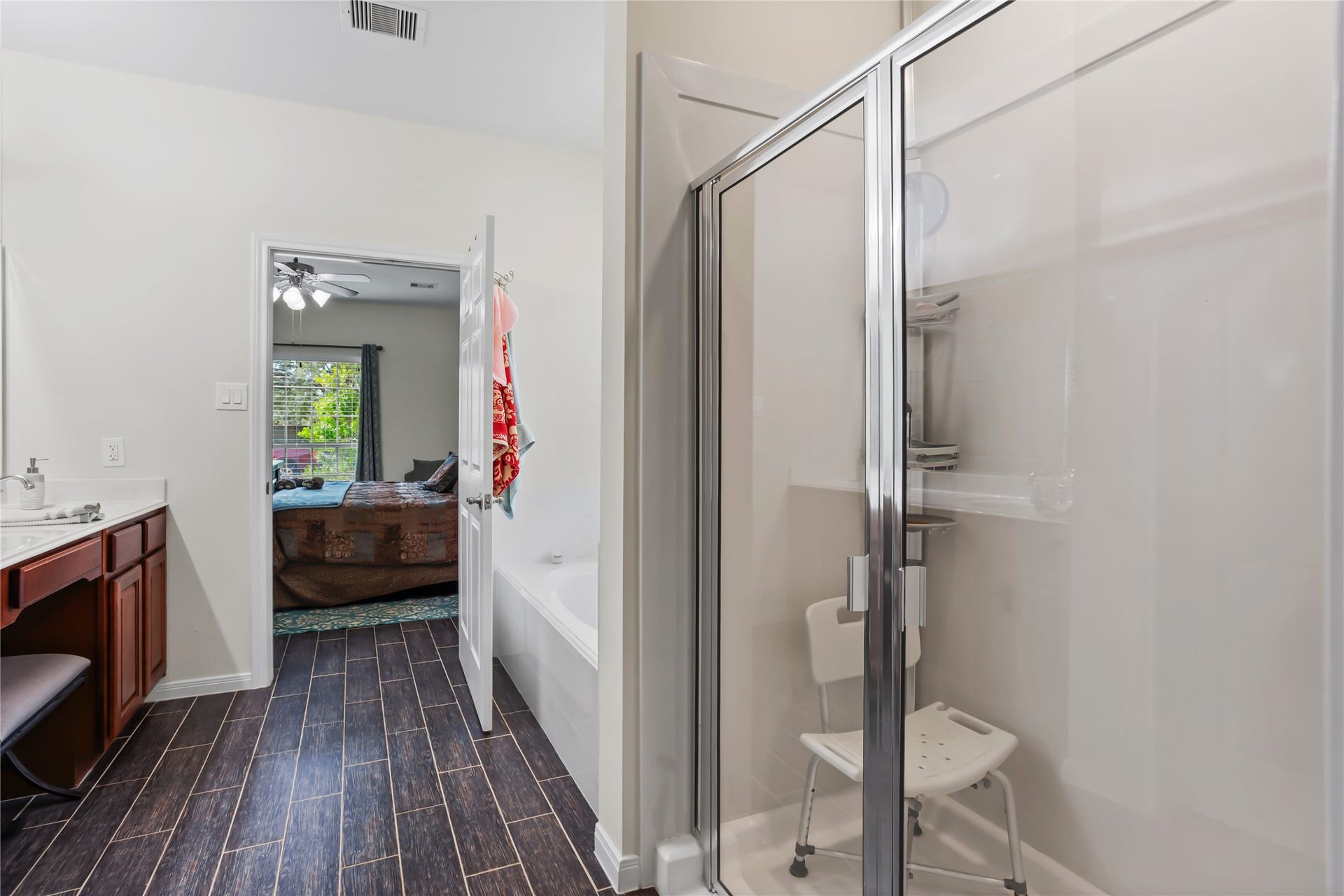 1995 Brentwood Drive, Alvin, TX 77511 1995 Brentwood Drive, Alvin, TX 77511