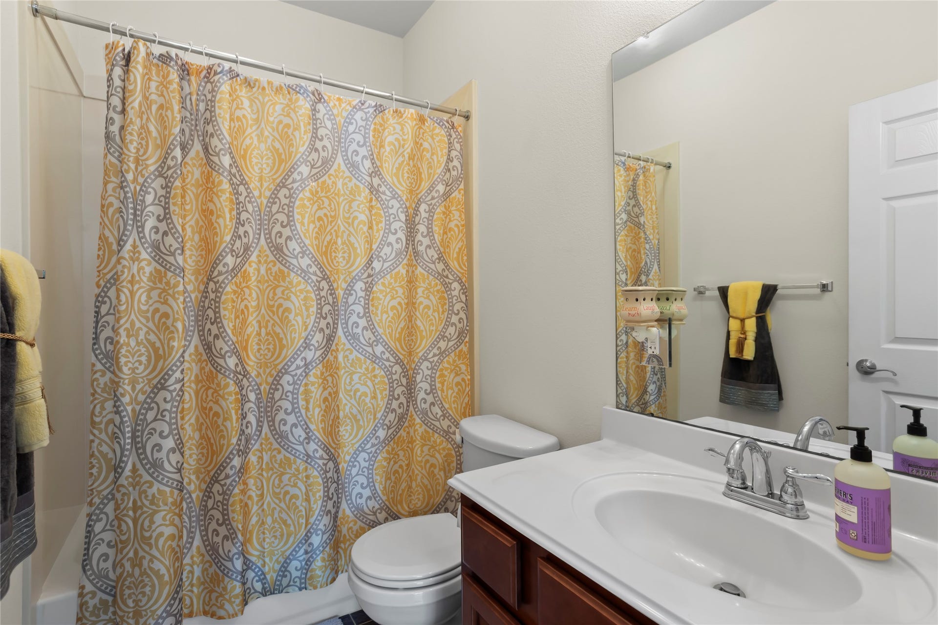 1995 Brentwood Drive, Alvin, TX 77511 1995 Brentwood Drive, Alvin, TX 77511