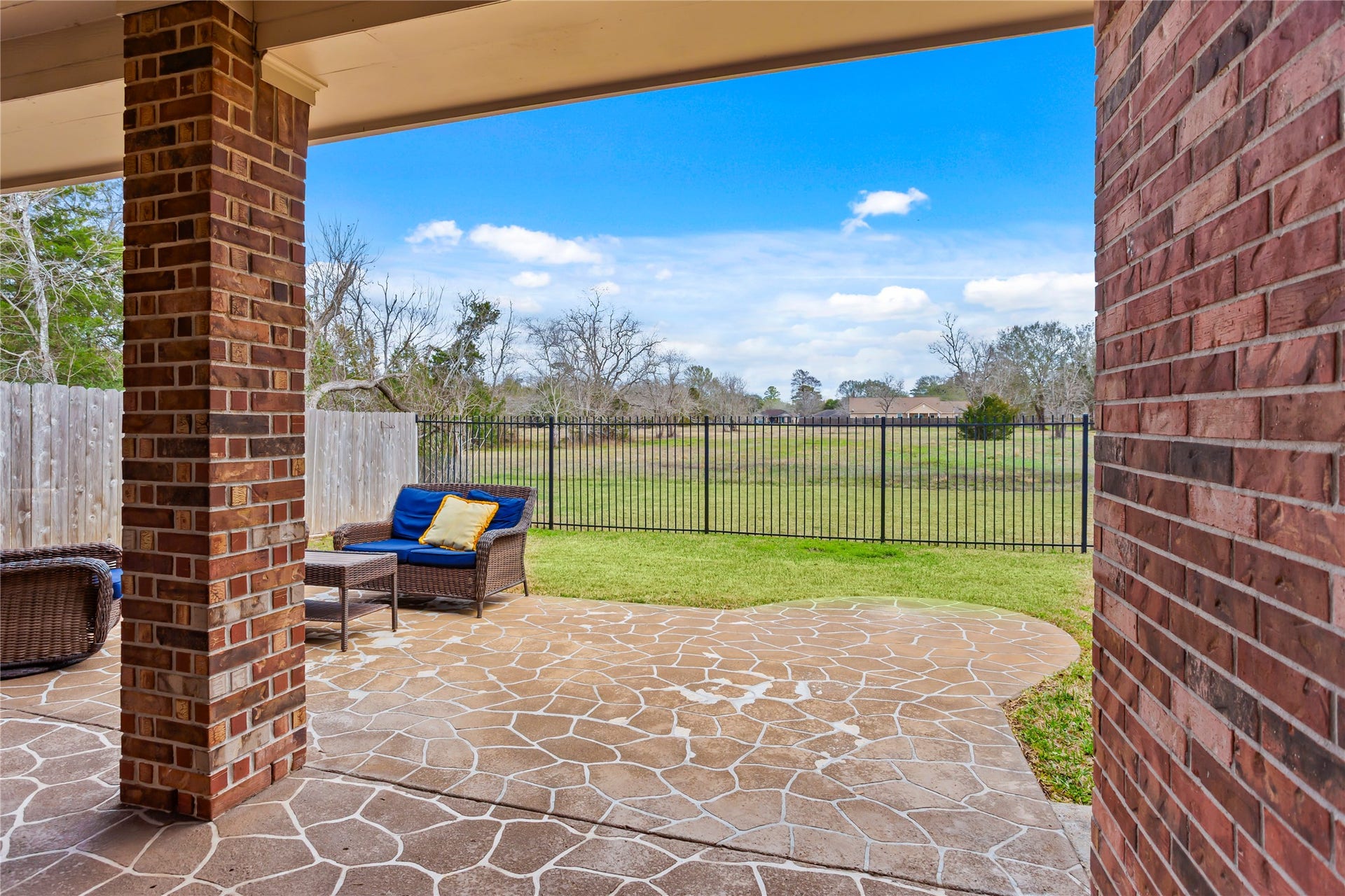 1995 Brentwood Drive, Alvin, TX 77511 1995 Brentwood Drive, Alvin, TX 77511