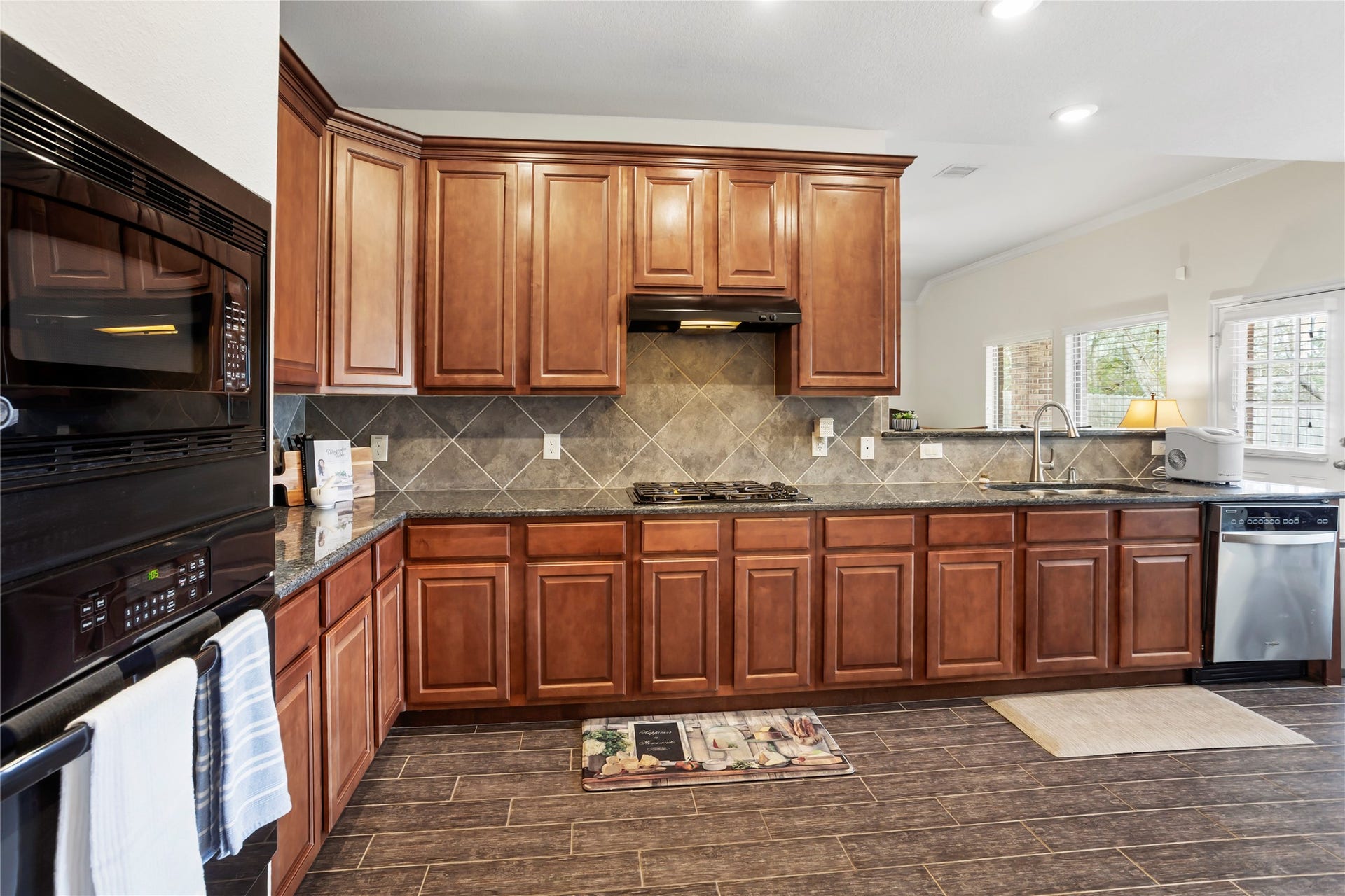 1995 Brentwood Drive, Alvin, TX 77511 1995 Brentwood Drive, Alvin, TX 77511