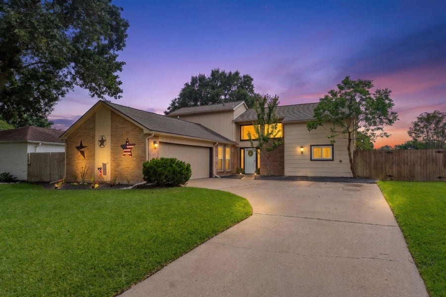 Property photo for 7215 Creek Crest Drive, Houston, TX