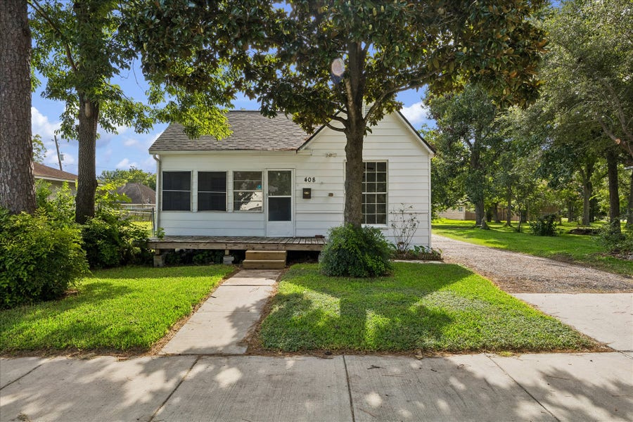 Property photo for 408 S 4th Street, La Porte, TX