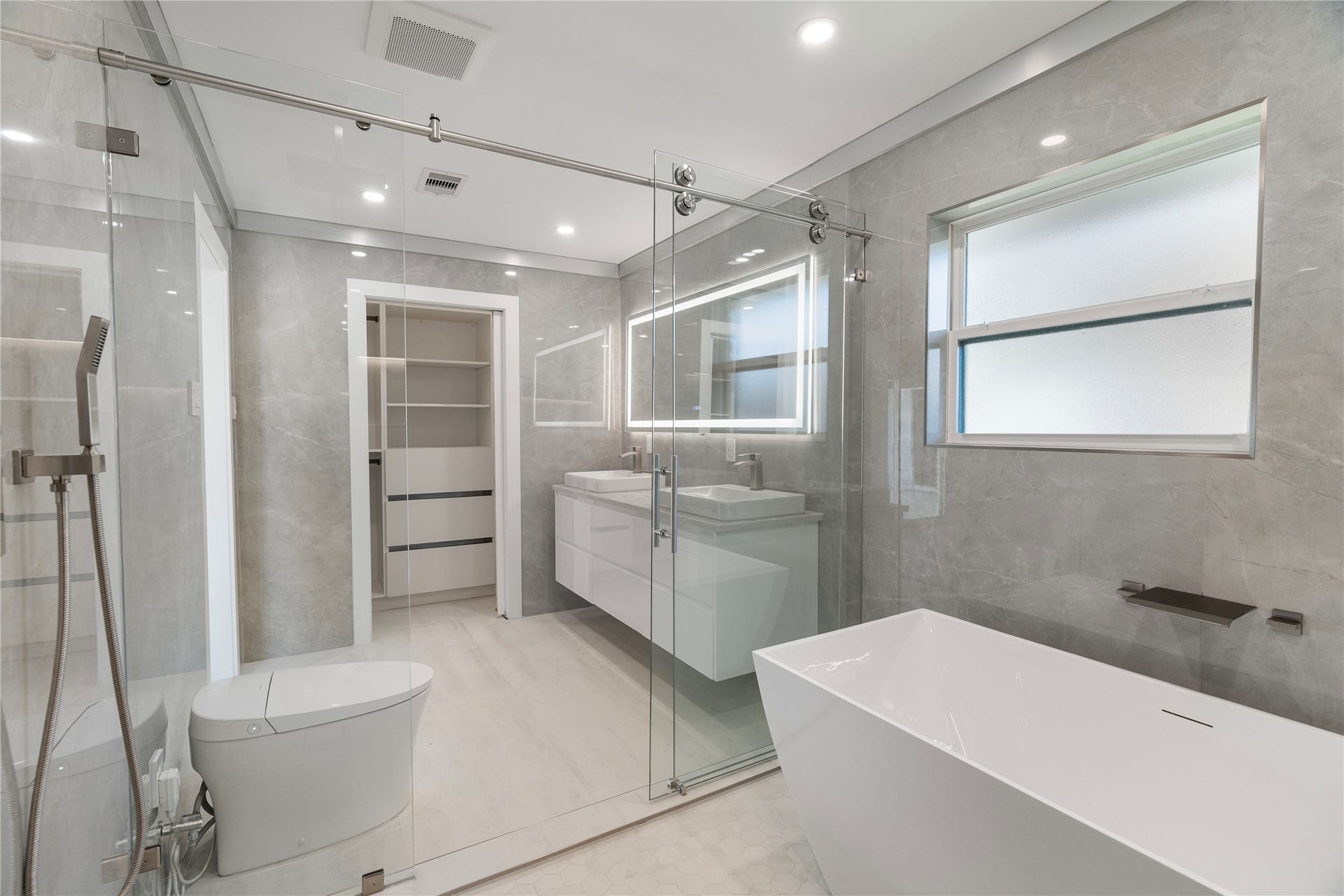 9203 Kapri Lane, Houston, TX 77025 European luxury vanities