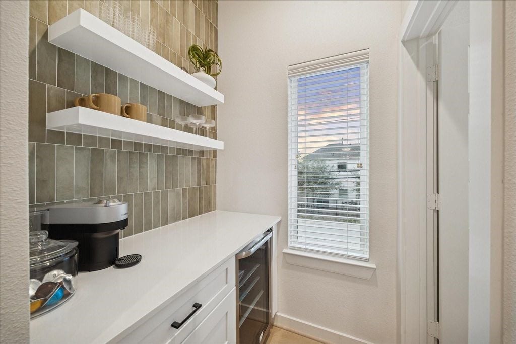 811 Thornton Road, #A, Houston, TX 77018 811 Thornton Road, #A, Houston, TX 77018