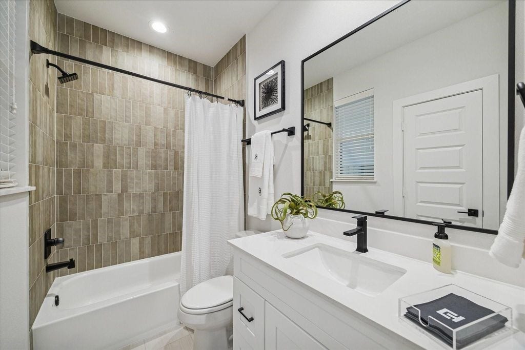 811 Thornton Road, #A, Houston, TX 77018 811 Thornton Road, #A, Houston, TX 77018