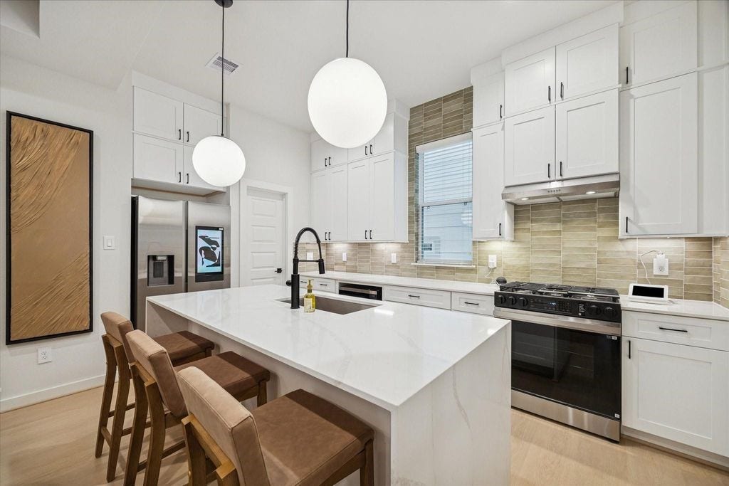 811 Thornton Road, #A, Houston, TX 77018 811 Thornton Road, #A, Houston, TX 77018