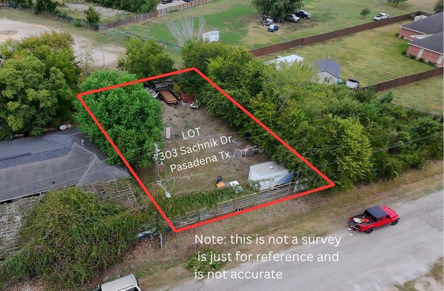 Property photo for 303 Sachnik Drive, Pasadena, TX