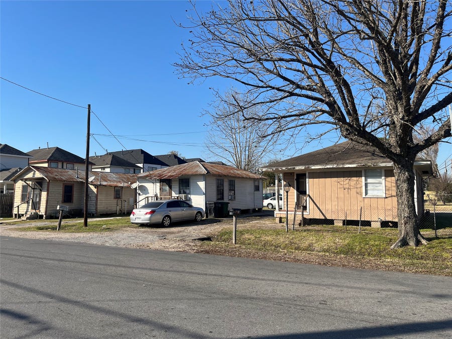 Property photo for 1002 Wilburforce Street, Houston, TX