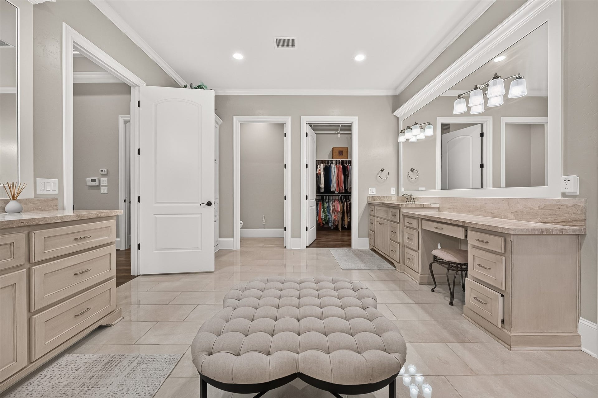 28723 Post Oak Run, Magnolia, TX 77355 Spacicous ensuite with dual vanities