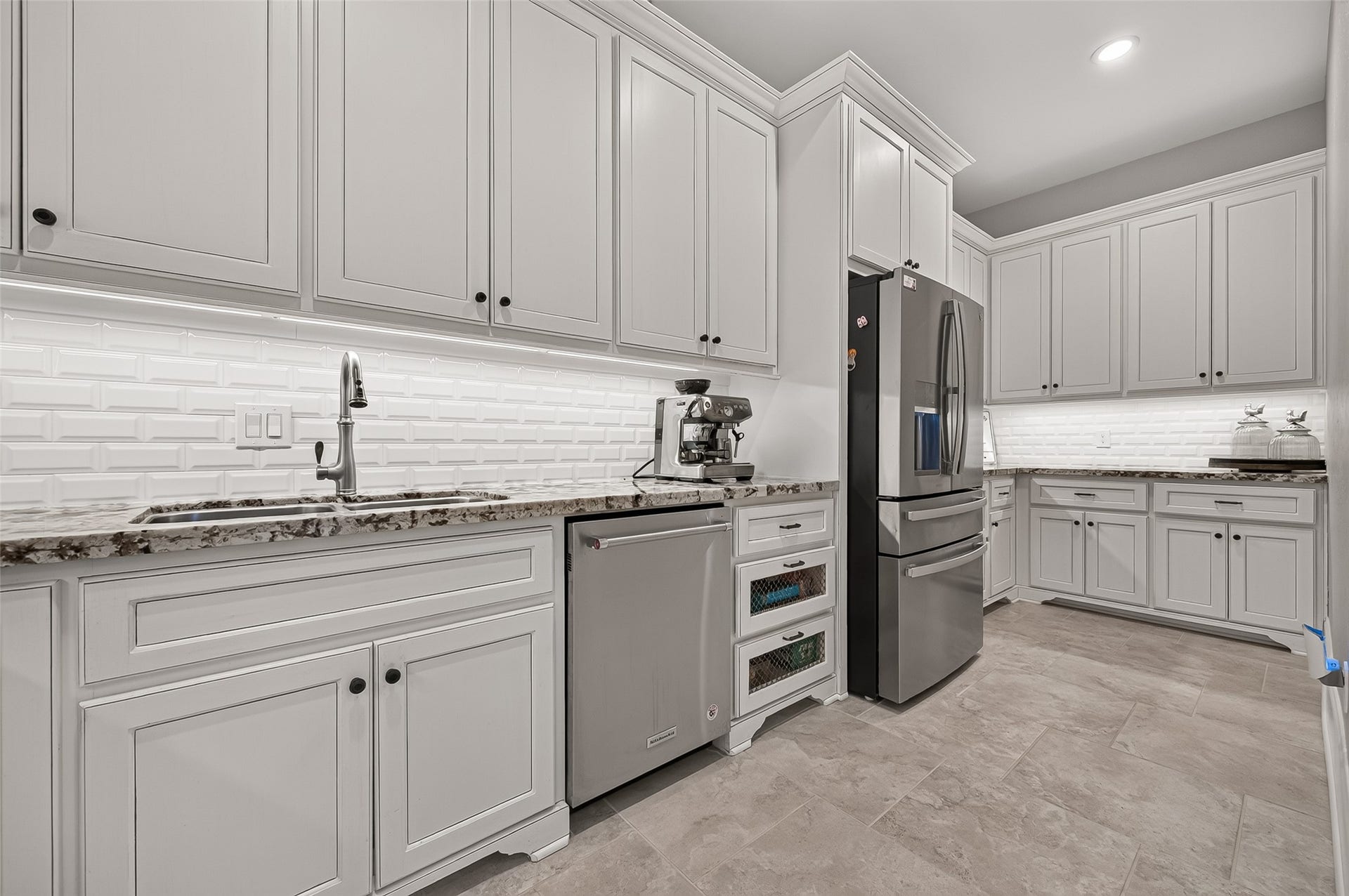 28723 Post Oak Run, Magnolia, TX 77355 Scully or butler's pantry.