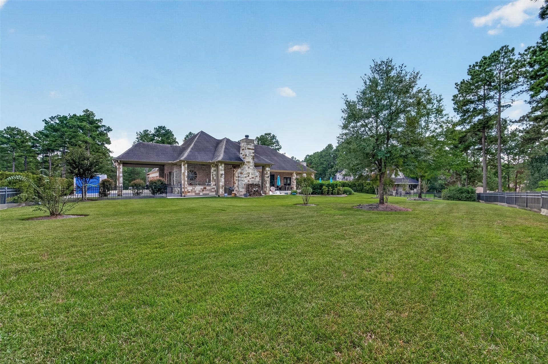 28723 Post Oak Run, Magnolia, TX 77355 Just a few steps to the golf course.