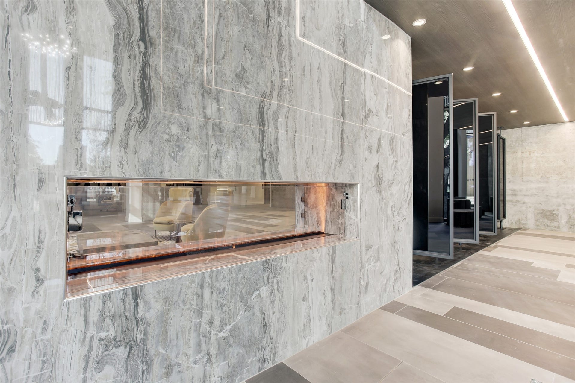 [Lobby/residents Lounge Fireplace]